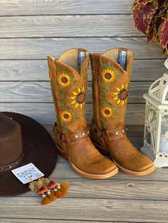 These boots are handmade in 100% genuine leather and with beautiful Sunflowers embroidered design. They are made with high quality for your greater satisfaction and comfort at your feet. Perfects to give that elegance to your outfit. They are comfortable and fashionable to always be beautiful for any occasion. Traditional Brown Boots For Spring, Traditional Snip Toe Boots For Spring, Western Style Embroidered Boots With Round Toe, Western Embroidered Boots With Round Toe, Brown Boots With Floral Embroidery And Round Toe, Bohemian Leather Boots With Floral Embroidery, Handmade Western Boots, Leather Boots With Embroidered Round Toe, Embroidered Leather Boots With Round Toe