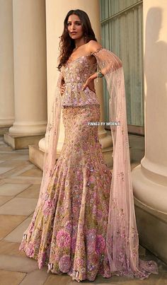 Indian Outfits Modern, Indian Outfits Lehenga, Traditional Indian Dress, Saree Designs Party Wear, Traditional Indian Outfits, Tarun Tahiliani