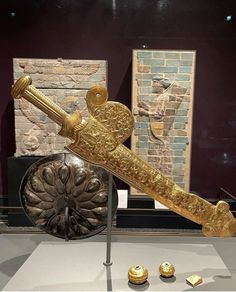 Achaemenid Art, Mesopotamian Warrior, Iran Persepolis, Mesopotamian Civilization, Persian Armor Ancient, Iran History, Ancient Persian Swords, Iran Art, Random Reference