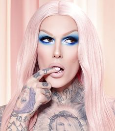 Jeffree Star Snapchat, Jeffry Star, Tattoos Infinity, Design Dragon, Drag Makeup, Lip Scrubs, Queen Makeup