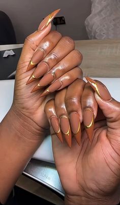 Fall Colors French Tip Nails, Stiletto Brown Nails, Fall Color Nails Acrylic, Stilleto Nail Idea, Fall Nail Designs Square, Stiletto Fall Nails, Brown Stiletto Nails, Classy Stiletto Nails, Fall Stiletto Nails Design