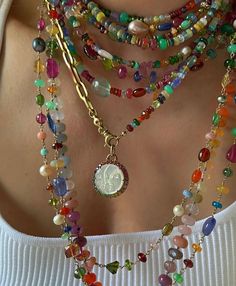 Bohemian Gold Jewelry, Colorful Necklace Stack, Maxamilist Jewelry, Maximalist Jewelry Aesthetic, Funky Jewelry Necklaces, 2024 Jewelry Trend, Maximalist Necklace, Maximalist Jewelry, Jewelry For Summer