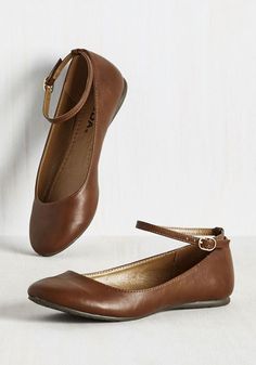 1920s Shoes, Indie Clothes, Vintage Flats, Brown Shoe, Pretty Shoes, Spring Shoes, Leather Flats, Travel Outfit, Sock Shoes