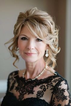 17 Simple & Stunning Hairstyles for the Mother of the Bride - NeedleStar Trendy Nail Designs, Stunning Hairstyles, Bridal Hair Updo, Back Of The Head