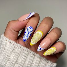 Summer Nails Citrus, Blue And Yellow Almond Nails, Citron Nails, Positano Nails, Fruits Nail Art, Mediterranean Nail Designs, Nails With Fruit Design, Capri Nails, Orange Slice Nails