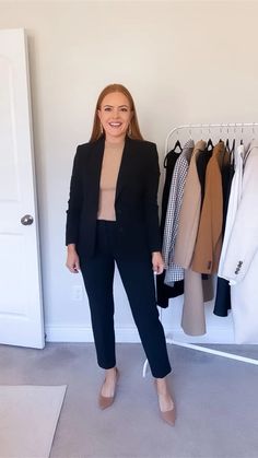 Black Blazer Outfit Work, Black Blazer Business Casual, Style A Black Blazer, Blazer Outfits For Women Classy, Black Blazer Casual, All Black Outfit For Work, Black Blazer Style, Black Work Dresses