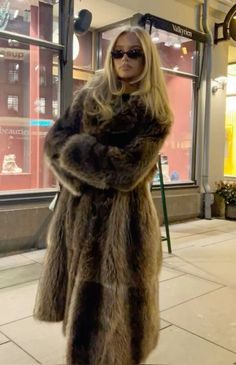 #aesthetic Fur Coat Aesthetic, Fur Coat Outfit, Long Fur Coat, Fur Coat Vintage, London Outfit, Coat Outfits