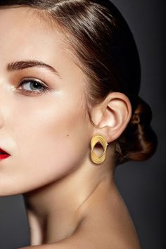 Solid Gold Earrings 14k / 18k Real Gold Oval Stud Earrings - Etsy South Korea Italian Gold Jewelry, Gold Earrings For Women, 18k Gold Earrings, Gold Jewelry Earrings, Solid Gold Earrings, Italian Jewelry, Large Hoop Earrings, Solid Gold Jewelry, Yellow Gold Earring