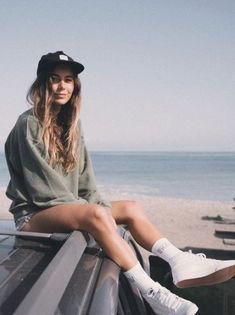 Surfer Girl Outfits, Vans Outfits, Outdoor Outfits, Free People Aesthetic, Expressing Yourself, Summer Outfits Ideas, Sports Mix