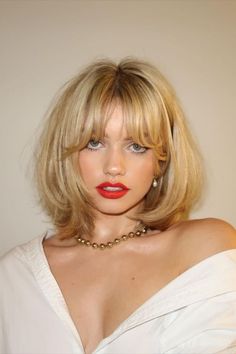 17 Curtain Bangs Looks That Give Off Old Money Vibes Effortless Haircuts For Fine Hair, Trending Hairstyles With Bangs, Short Hairstyle Women Round Face Bangs, Long Bangs Short Hair, Short Blonde Hair With Bangs, Butterfly Cut, Blonde Hair With Bangs, Short Hair Haircuts, Short Hair With Bangs