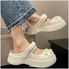 Shoes And Outfits, Crocs For Women, Dressing Shoes, Shoe Outfits, Costume Bags, Zapatos Mary Jane, Happy Music, Detail Design