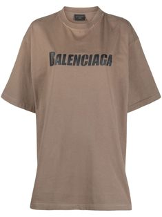 logo-print cotton T-shirt from BALENCIAGA featuring taupe brown, cotton, crew neck, logo print at the chest, short sleeves and straight hem. Conscious: We've partnered with Good On You – an ethical agency that rates how sustainably brands perform. This item comes from a brand that performs well in relation to their impact on the planet.. Size Info STANDARD Color Detail Dove Grey Made In Portugal Material Cotton 100% Season One Fall-Winter Season Two Fall-Winter Product t-shirts and polos Brand B Balenciaga T Shirt, Balenciaga Logo, 1017 Alyx 9sm, Latest Fashion Design, Dove Grey, Cool Socks, Pant Shirt, Wallet Men, Tshirt Logo