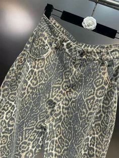 SPECIFICATIONSBrand Name: houzhouClosure Type: button flyApplicable Scene: CASUALFabric Type: CoatedHign-concerned Chemical: NoneApplicable Season: Four SeasonsStyle: HIP HOPOrigin: Mainland ChinaCN: ZhejiangGender: MENWash: ColoredDecoration: PATTERNPattern Type: LEOPARDFit Type: LOOSELength: full lengthJeans Style: Wide leg pantsCraft of Weaving: TATThickness: midweightWaist Type: MIDMaterial: COTTONModel Number: PP0620Item Type: JEANSPlace Of Origin: China (mainland)Choice: yessemi_Choice: yes 1Measurement In CM size Waist Hips Length S 60 94 100 M 64 98 101 L 68 102 102 XL 72 106 103 XXL 76 110 104 FEEDBACK 1.If you are satisfied with our products and services, please leave your positive feedback of 5 stars . And 5 stars for the detailed rating of your order. We will of course give you Hip Hop Vintage, Punk Woman, Leopard Jeans, Leopard Print Jeans, Denim Pants Mens, Streetwear Hip Hop, Denim Pants Women, Printed Jeans, Loose Style