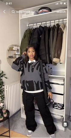 Cute Calm Outfits Black Women, Cold Winter Outfits Streetwear, Winter School Fits Aesthetic, Outfit Ideas With Turtleneck, Two Layer Shirt Outfit, Winter Outfits For High School, Sweater And Jeans Outfit Black Women, Fall/winter Outfits Blackgirl, The Basics Wardrobe