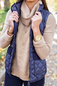 Adrette Outfits, Fall Fashion Coats, Vest Outfit, Blue Vest, Preppy Fall, Estilo Preppy, Fall Fashion Trends