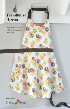 Farmhouse Apron Easy Apron Pattern, Easy Apron, Vintage Apron Pattern, Rose Patterns, Apron Vintage, Diy Apron, Farmhouse Apron, Apron Pattern, Twirly Skirt