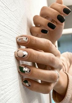 Nail Art Abstract, Abstract Nail Designs, Black Manicure, Abstract Nail, Abstract Nail Art, Trending Ideas, Matte Nails Design