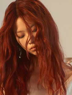 Asian Red Hair, Red Orange Hair, Cheveux Oranges, Hoyeon Jung, Long Red Hair, Beachy Waves, Long Red