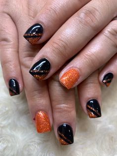 Burnt Orange Halloween Nails, Black And Orange Sparkle Nails, Short Fall Nail Designs Autumn, Black Nails With Orange Glitter, Orange And Black Nails Short, Black And Orange Nails Ideas, Bengal Nails, Halloween Gel Nail Designs, Halloween Nails Black And Orange