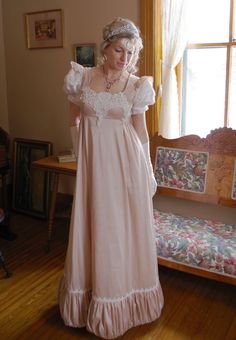 1800s Dresses, Tudor Dress, Regency Gown, Regency Era Fashion, 18th Century Costume, Bustle Dress, Regency Dress, Regency Fashion, Tea Party Dress