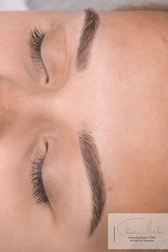 Eyebrow Inspiration, Darken Eyebrows, Regrow Eyebrows, Natural Looking Eyebrows, Eyebrow Tutorial Shaping, Eyebrows Natural, Eyebrow Makeup Products, Eyebrow Trends