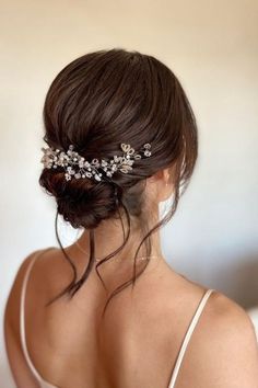 El recogido bajo es uno de los estilos favoritos de las noviasun peinado elegante y versátil que se adapta a bodas clásicasrománticas o vintage.¡Encontrel tuyoFlor Serrano MakeupHair casamientoscomar casamientosargentina recogidosparanovios casamientos2023 peinados peinadosnovia tendencias2023 tendenciaspeinados peinadosboda Ideas De 15, Cute Wedding Hairstyles, Chic Ponytail, New Year Hairstyle, Diy Wedding Hair, Simple Elegant Wedding, Short Wedding Hair