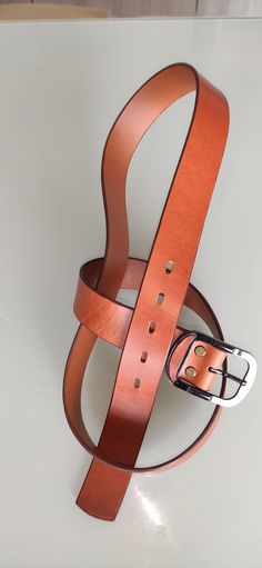 Cintura da donna in vera pelle con fibbia in acciaio, realizzata a mano con rifiniture di prima qualità. Made in Italy Height of lunghezza: 128 cm size: 3,7 cm spessore: 3,5mm Adjustable Leather Belted Belts And Suspenders, Luxury Adjustable Leather Belt Buckles, Leather Rectangular Belt Buckle, Adjustable Leather Belt Buckles, Adjustable Leather Belt Buckles With Buckle Closure, Adjustable Leather Belt With Rectangular Buckle, Adjustable Leather Belt Buckles With Leather Strap, Womens Leather Belt, Belt For Women