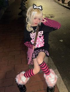 Pink Goth Aesthetic Outfits, Kawaii Goth Outfits, Yami Kawaii Outfit, Yami Kawaii Fashion, Clowncore Outfit, Girls Fasion, Creepy Cute Fashion, Pastel Goth Outfits, Pink Goth