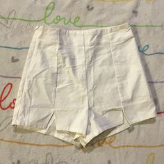 White Flat Front High Waist Casual Shorts Womans Sz Small 4 Brand: Shien Size: Small / 4 Description: White Flat Front High Waist Shorts. Condition: New, Washed Never Worn Measurements (Laying Flat Without Stretching) Waist ( Hip To Hip) : 14in Rise : 13in Inseam: 2.5in White High-waisted Skort For Summer, Cotton Short Skort For Day Out, Cotton Skort For Day Out, High Waist Beige Skort For Summer, Beige Short Skort For Summer, High-waist Cotton Summer Skort, Fitted High-waisted Cotton Skort, High-waist Beige Skort For Summer, Summer High-waisted White Skort