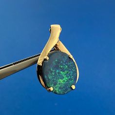 Gorgeous 18k Yellow Gold Cabochon Oval Black Opal Modernist Necklace Pendant Metal: 18k Yellow Gold Stone(s): (1) Cabochon Oval Black Opal Opal measures approximately 14.8 mm x 12.25 mm Length: 1" Width: 5/8" Weight: 2.8 tgw Markings: 750 Condition: As pictured. Chain is not included, but can be purchased for an additional price. (PTH985COV) G2381 5% Restocking Fee Black Opal Pendant, Gold Stone, Opal Pendants, Fine Jewellery Necklace, Black Opal, Necklace Pendant, Favorite Jewelry, Jewelry Necklace Pendant, Pendant Necklaces