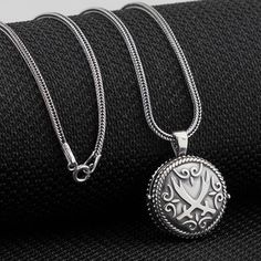 Beautiful an absolutely Gorgeous 925 Sterling Silver Taweez Locket - Islamic Crossed Zulfiqar Amulet Muslim Charm Talisman box Pendant Necklace Prayer Box Pill box Locket screw opened by twisting. Both front and back sides have Crossed Zulfiqar script design ornament. Necklace Length : 60 cm (23.62" inches). Pendant height : 2.9 cm (1.14" inches) Pendant width : 2.2 cm (0.86" inches) Pendant diameter : 22 mm diameter opened by twisting Pendant thickness : 10 mm Weight : 16 grams. ★ Real colors m Traditional Silver Box Chain Jewelry, Traditional Sterling Silver Jewelry With Box Chain, Traditional Sterling Silver Box Chain Jewelry, Antique Box Chain Jewelry Gift, Prayer Box, Alex And Ani Charm Bracelet, Locket, Different Colors, Jewelry Necklace Pendant