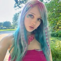 Wavy Punk Hair, Unique Hair Dye, Hair Inspo Summer, Hair Due, Pretty Ppl, Funky Hairstyles, Alternative Hair