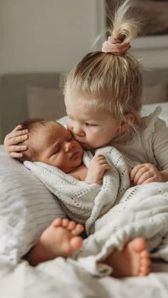 Sister Goals, Kids Goals, Baby Sleep Problems, Foto Baby, Newborn Shoot, Pregnant Mom, Lifestyle Newborn, Newborn Photoshoot