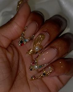 #nailstagram #nailsofinstagram Christmas Nails On Black Women, Nails Inspo Black Women, Nail Designs Black Women, Black Women Nails, Jeweled Nails, Junk Nails, Wow Nails, Gold Nail