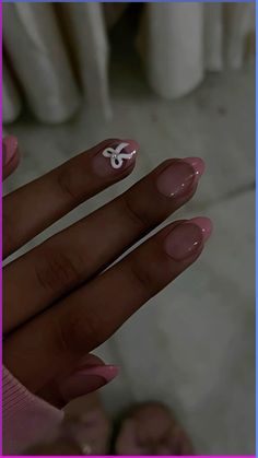 Eco-Friendly Summer Travel Tips and Sustainable Bow Nail Art Ideas Christmas Nail Natural, Square Coquette Nails, Bow Nails Almond, Christmas Coquette Nails, French Tips With Bows, Couqutte Nail Ideas, Coquette Christmas Nails, Simple Birthday Nails