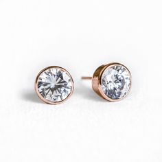 description Classic solitaire stud earrings featuring cubic zirconia crystals set in Sterling Silver or Gold Vermeil. end description materials Rose Gold Vermeil Cubic Zirconia crystals Hypoallergenic post end materials details Diameter: 7mm end details sku #E399-7 end sku Wedding Earrings Studs, Bridal Statement Earrings, Dainty Gold Earrings, Gold Jewelry Gift, Minimalist Earrings Gold, Minimalist Earrings Studs, Gold Bridal Earrings, Halo Earrings Studs, Crystal Set