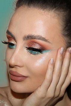 Pop Of Eyeshadow, Pop Of Color Eyeshadow, Makeup With Eyeshadow, Colorful Eyeshadow Looks, Blue Eyeliner Looks, Coral Eyeshadow, Glam Eye Makeup, Nye Makeup