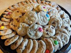 Cookie Platter Birthday Cookie Platter Ideas, Party Cookie Tray, Cookie Platters Display, Cookies Platter, Cookie Platters, Platter Display, Cookie Birthday Party, Cookie Shop, Cookie Platter