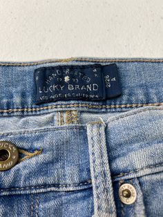 Lucky Brand Size 2/26 Women's Skinny Leg Jeans Brand: Lucky Brand Size: 2/26Department: WomenStyle: Skinny Type: Jeans Color: Blue Pattern: Solid Condition: Pre-owned. In Good Condition. MeasurementsWaist: 26 inLength: 26 in Women Street, Jewelry Show, Jeans Color, Light Wash Denim, Jeans Brands, Active Wear Tops, Blazer Coat, Blue Pattern, Colored Jeans