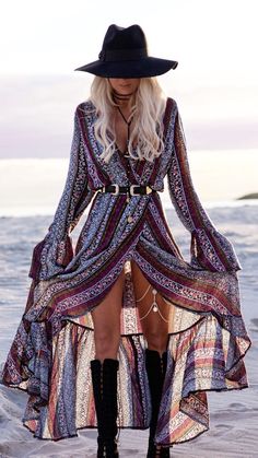 GypsyLovinLight Boho Style                                                                                                                                                     More  Vagabond-Dogs.com Mode Coachella, Moda Coachella, Sukienki Maksi, Look Hippie Chic, Estilo Hippie Chic, Bohemia Dress, Look Boho Chic, Boho Styl, Moda Country