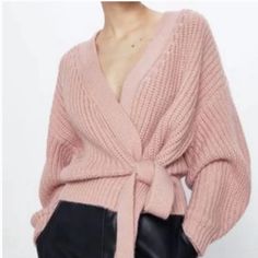 Zara Cropped Balloon Sleeve Belted Pink Cardigan - Blogger's Favorite New Without Tag! Never Worn Size: S Super Cute, Sold Out Blogger's Favorite Zara Chunky Knit, Cropped Cardigan/Sweater With Balloon Sleeves And Self-Tie Belt. Blush Pink/Dusty Rose Color. Can Be Worn Off The Shoulder Or On. Super Soft And Perfect For The Fall! Zara Store, Winter Knitwear, Cropped Cardigan Sweater, Belted Cardigan, Knit Midi Skirt, Pink Cardigan, Zara Sweater, Cropped Cardigan, Knit Fashion