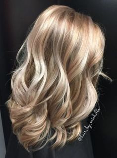 Hair color trends highlights medium lengths 32+ ideas for 2019 #hair Dimensional Blonde Hair, Latest Hair Color, Dimensional Blonde, Balayage Blonde, Hair Extentions, Ombré Hair, Glam Hair, Shoulder Length Hair Cuts, Bun Hair