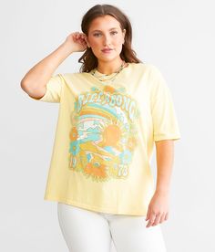 Billabong Sun Beam T-Shirt - Yellow Large, Women's Sunbeam Distressed graphic oversized t-shirt Bust measures 44 on size small Body length 26 on size small. 100% Cotton. Machine wash cold gentle cycle. Do not bleach. Tumble dry low. Cool iron if needed. Do not dry clean.. Measurements: Bust -Fullest part of bust with arms at sides. Waist -Circumference of natural waist: above belly button below rib cage. Hips -Standing with feet together fullest part of hips. WOMEN'S TOP SIZE CONVERSION CHART Si Cute Graphic Tees For Women, Billabong Shirts, Womens Graphic Tees Vintage, Preppy Tee, Beige Shirt, Cute Summer Wallpapers, Cute Graphic Tees, Graphic Tees Vintage, Yellow Shirts