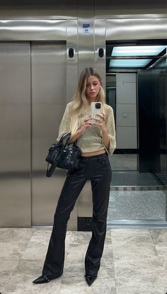 Clothing Inspo Aesthetic, Fashion Model Runway, Dior Jewellery, Outfit Fiesta, Nighttime Outfits, Burberry Fashion, Scandi Fashion, Night Sunset, Y2k Purse