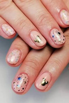 Disney World Nail Art, Disney Nails Natural, Disney World Nail Ideas, Disney World Nails Designs, Disney Manicure Ideas, Simple Disney Nails Short, Disneyland Nails Designs, Neutral Disney Nails, Short Disney Nails