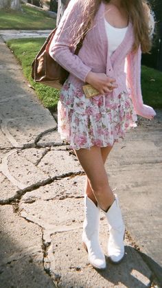 Girly Fits, White Boots, Pink Outfits, Feminine Outfit, Look Vintage, Really Cute Outfits, Pink Outfit, Girly Outfits