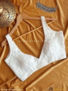 White Chikan Blouse Design, White Blouse Sleeveless, White Blause Desine, Sleeveless Design For Blouse, White Blouse Ideas, Chikankari Blouse Designs, White Chikankari Blouse, White Blouse Designs For Saree, Hand Blouse Designs