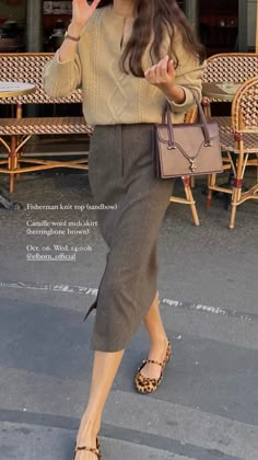 How To Have A Classic Wardrobe, Korean Sophisticated Style, Chanel Classy Outfit, Smart Korean Fashion, Korean 2023 Fashion, Elborn Doris Style, Classic Style Outfits 2023, Classy Outfits Korean, Officelook Outfit