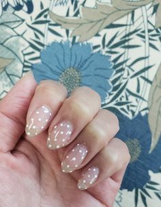 Clear Nails With Polka Dots, Dot Nails Designs, Clear Nail Designs Natural, White Dots Nails, White Dot Nails, Nails With White Dots, White Polka Dot Nails, Dot Manicure