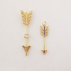 Boho Feathered Arrow Charms, 18K Gold Plated CZ Pave Arrow Charms, Arrow Pendant, Necklace Charms, Jewelry Findings S1099 Qty: 1pc/10PCS Size: M: 48*13mm S: 32*9mm Color: 18k shiny Gold Material: Brass, real gold plated Arrow Pendant Necklace, Pave Necklace, Arrow Pendant, Necklace Charms, Boho Feathers, Feather Charms, Square Bead, Moon Pendant, Star Charms